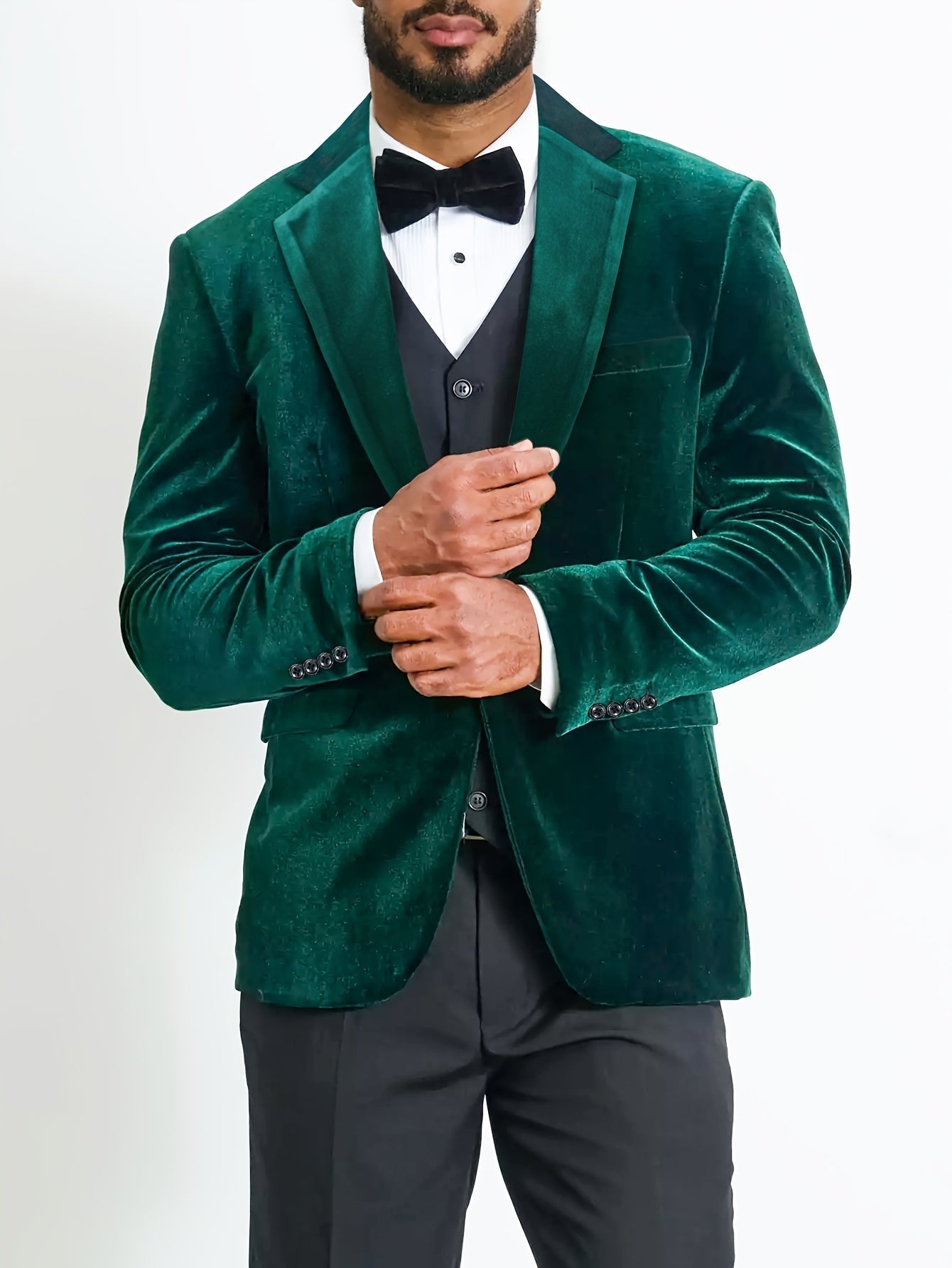 Royal blue velvet men's double-breasted blazer from SHOWLU FASHION STORE, stylish and tailored with lapel collar and front buttons.