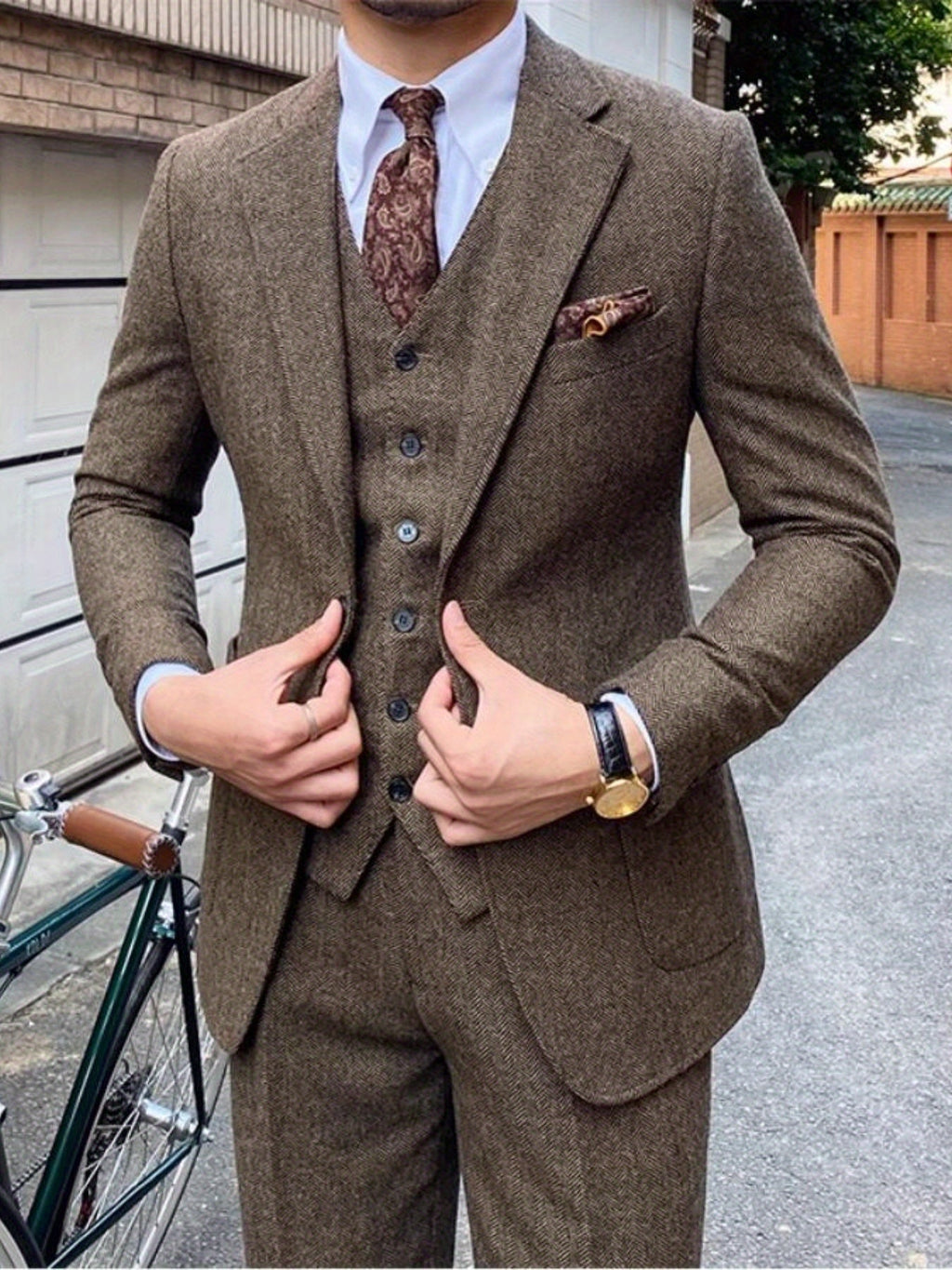 Showlu Fashion men's 3-piece color block slim fit tuxedo suit set, featuring a tailored jacket, vest, and matching trousers.