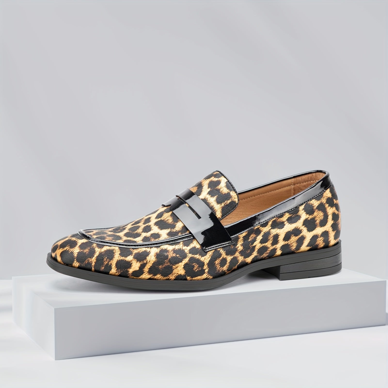 SHOWLU FASHION men's slip-on party shoes in lightweight PU leather, casual style with sleek design and comfortable fit.