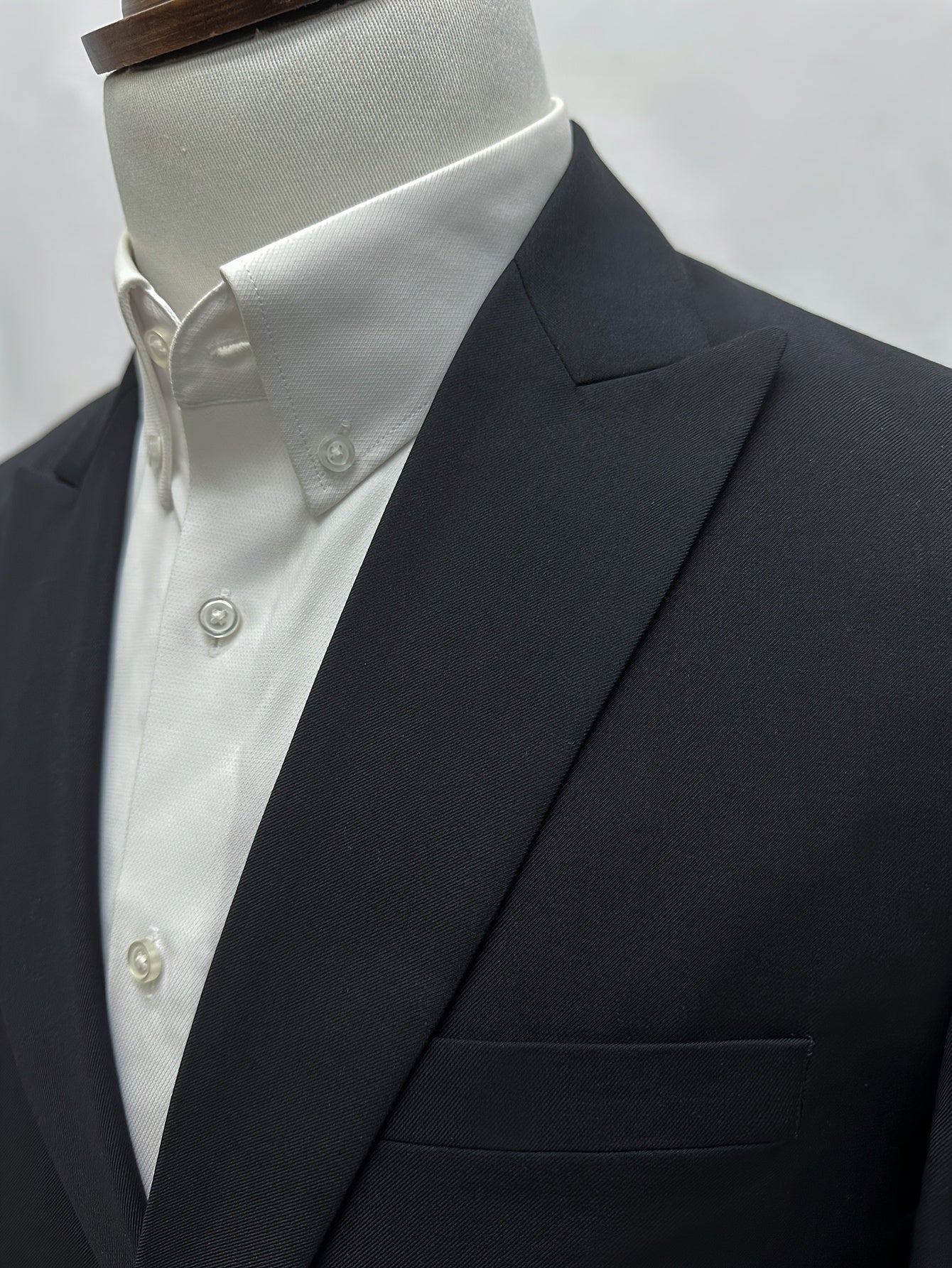 SHOWLU Men's solid color two-piece suit, regular fit business tuxedo, featuring a tailored blazer and matching trousers.
