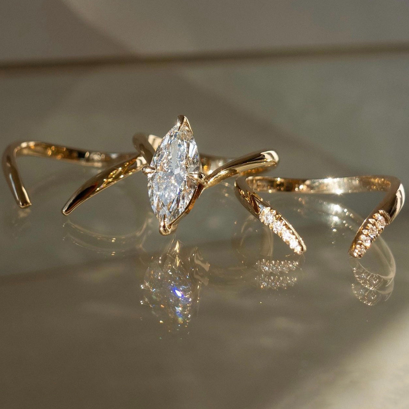 Showlu Fashion 2CT marquise moissanite ring in 18K gold-plated S925 silver, featuring a sparkling marquise-shaped gemstone.