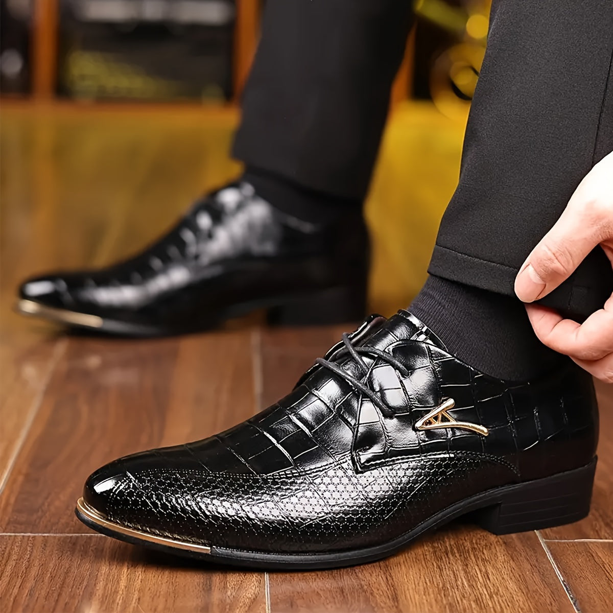 SHOWLU Men's pointed toe lace-up Oxford shoes in black PU leather, formal low-top dress shoes with sleek design