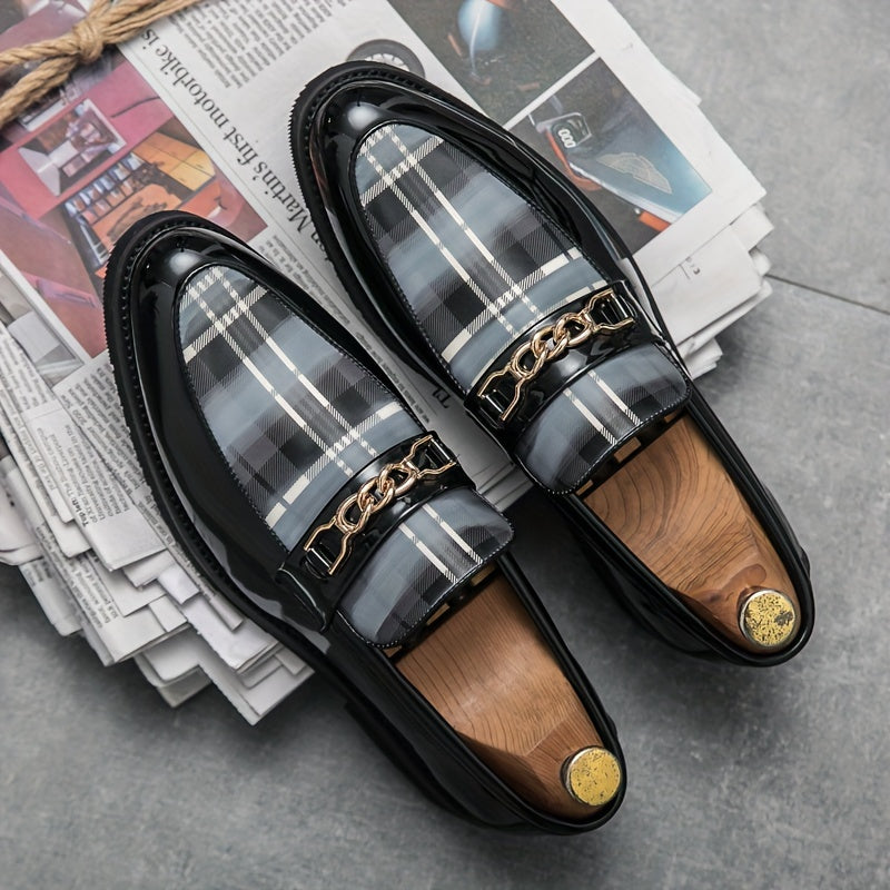 SHOWLU Men's plaid slip-on loafers with durable sole and classic design, suited for business dress and casual wear.