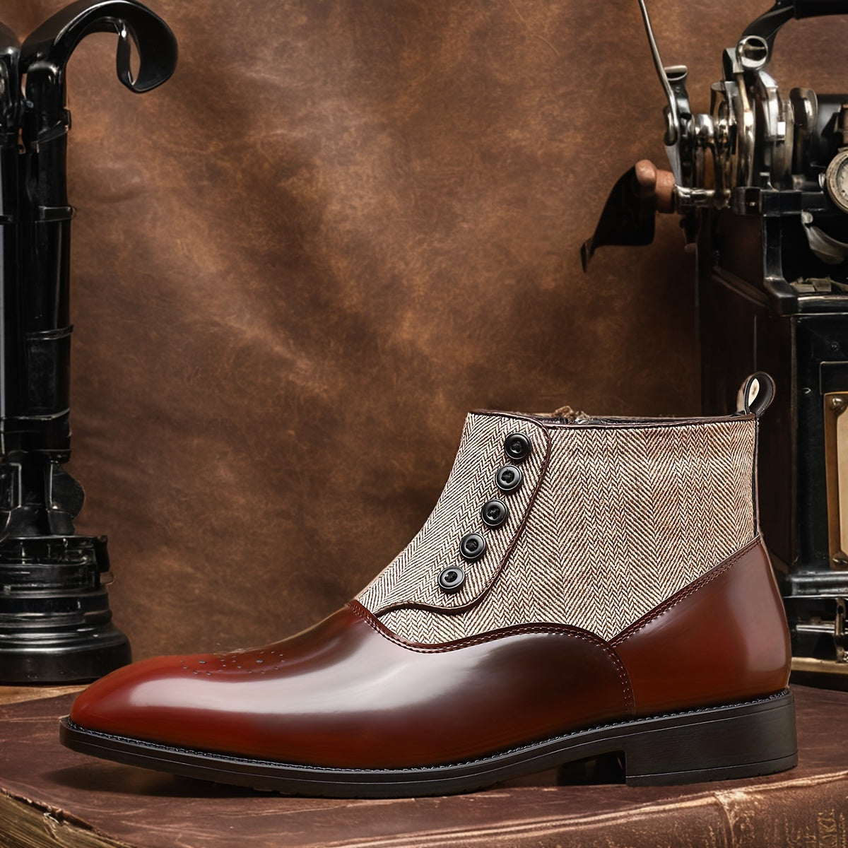 Men's retro British business boots by SHOWLU with pointed toe and zipper detail, stylish leather footwear for formal or casual wear.
