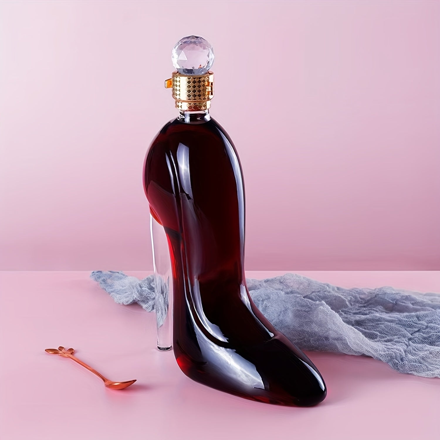 SHOWLU Elegant high heel glass wine dispenser and hanger with 45oz capacity, featuring a stylish design and clear glass construction.