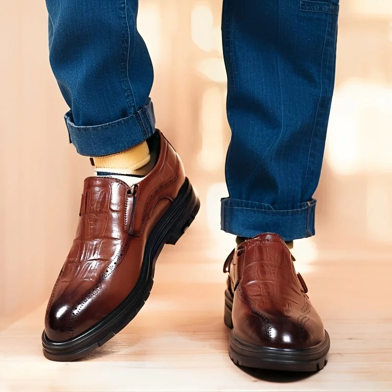 Men's formal Oxford shoes by Showlu Fashion in classic bonded leather, ideal for business dress and formal occasions.