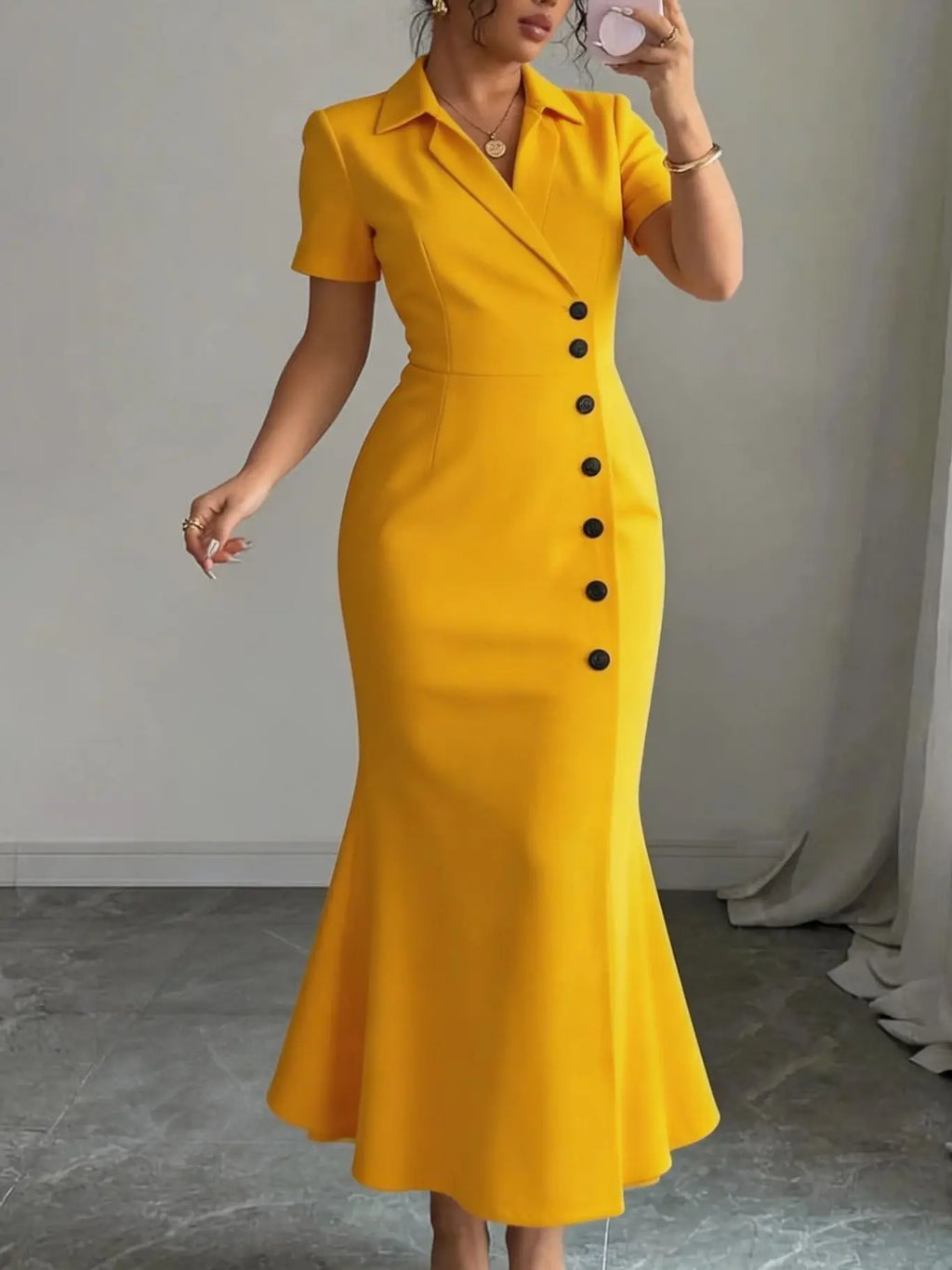 Showlu Fashion solid color short sleeve button-up midi dress with waist-cinching design, casual and slimming for women.