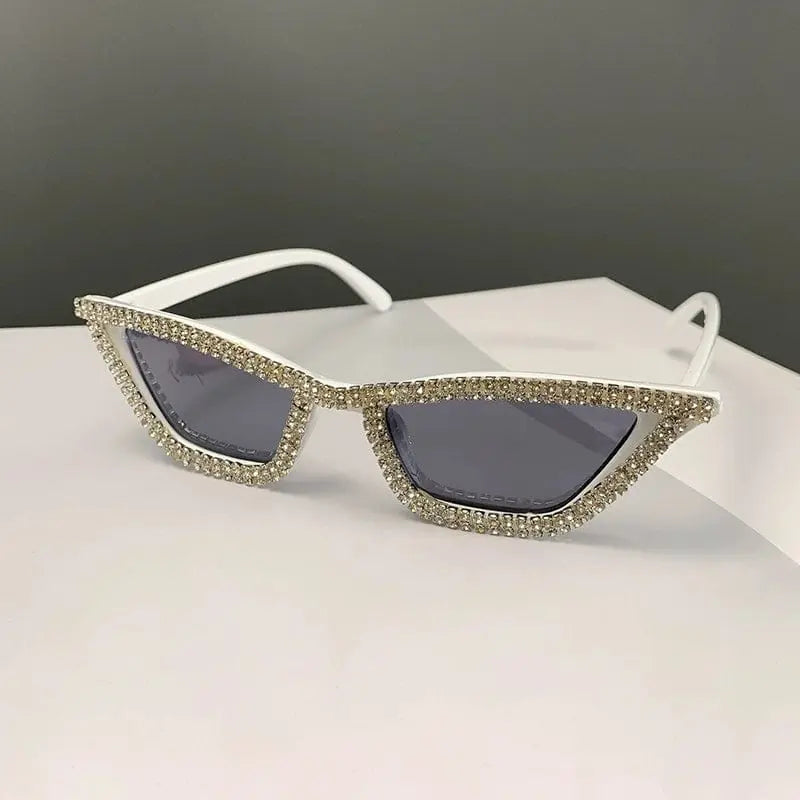 Showlu Fashion women's cat eye sunglasses with avant-garde butterfly frame, featuring bold, exaggerated design and minimalist sunshade style.