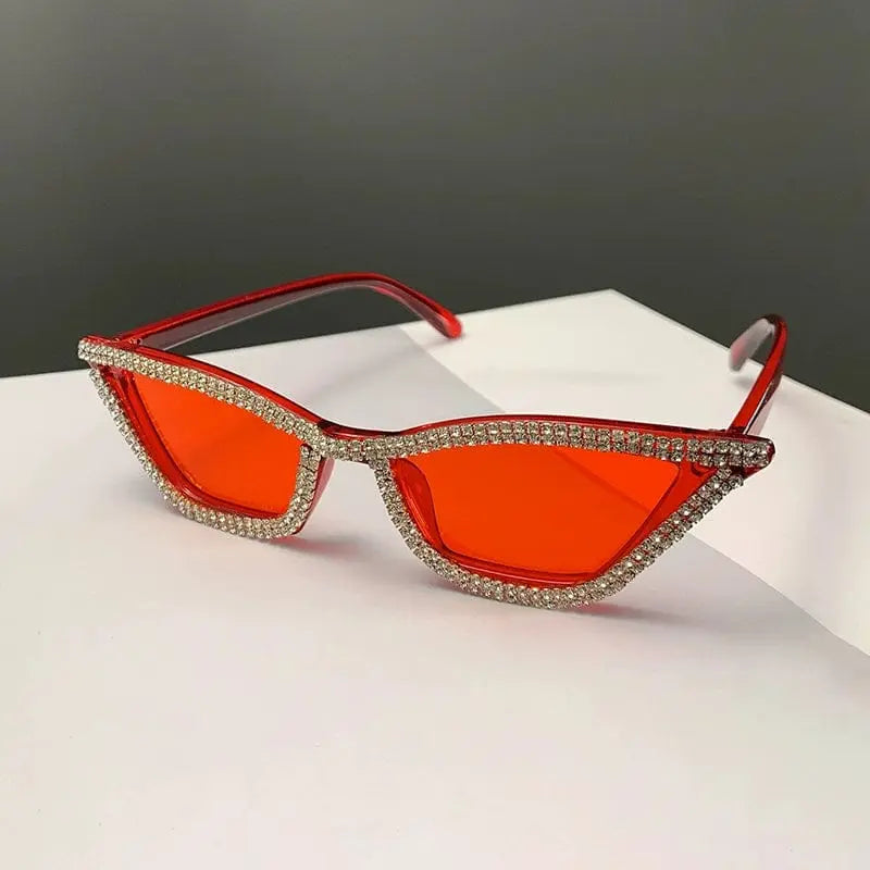 Showlu Fashion women's cat eye sunglasses with butterfly frame, stylish and bold American-style sunshade, minimalist and trendy design