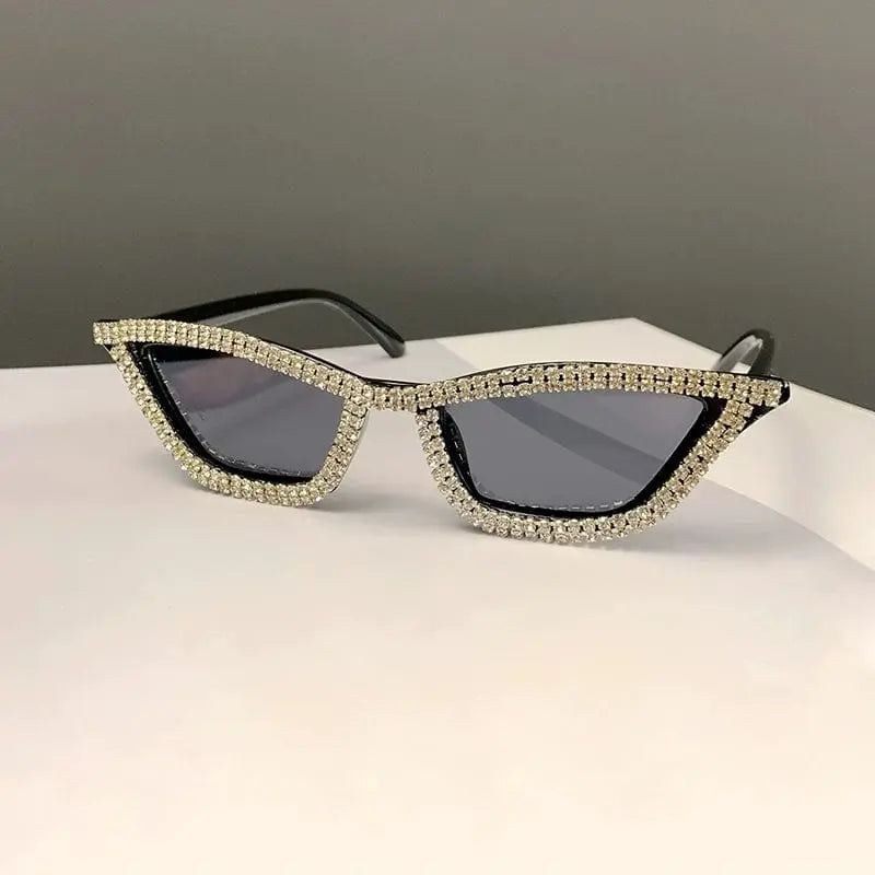 Showlu Fashion women's cat eye sunglasses with exaggerated butterfly frame, minimalist and trendy sunshade for stylish wear