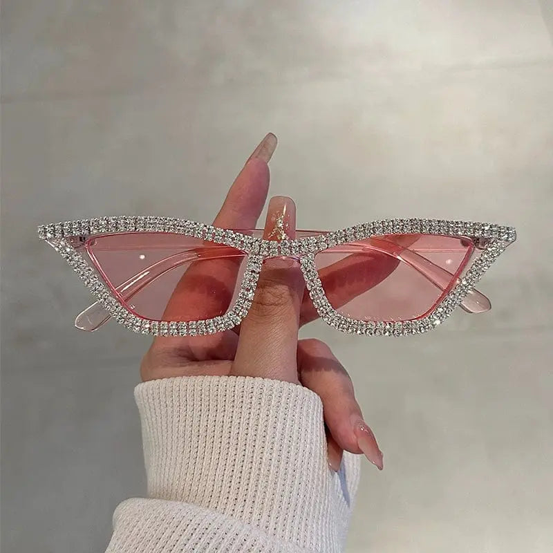 Showlu Fashion women's cat eye sunglasses with butterfly frame, stylish American-inspired design and minimalist sunshade for women