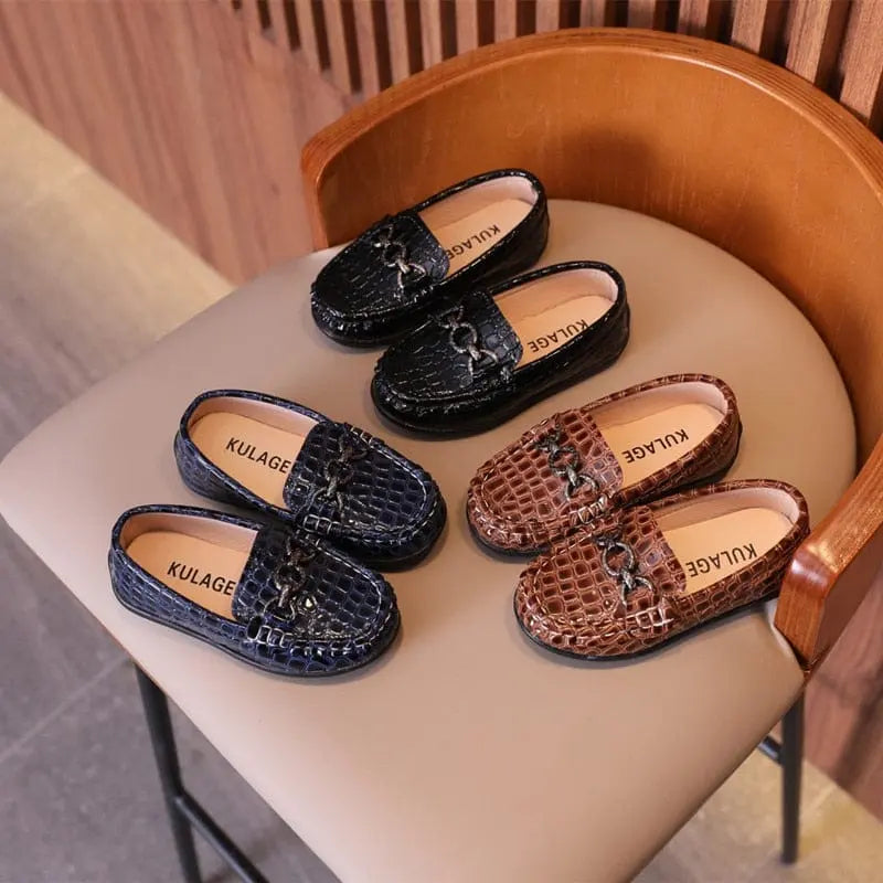 Baby boys leather loafers with slip-on design, casual moccasin style, featuring a metal buckle for stylish kids' wedding or party shoes
