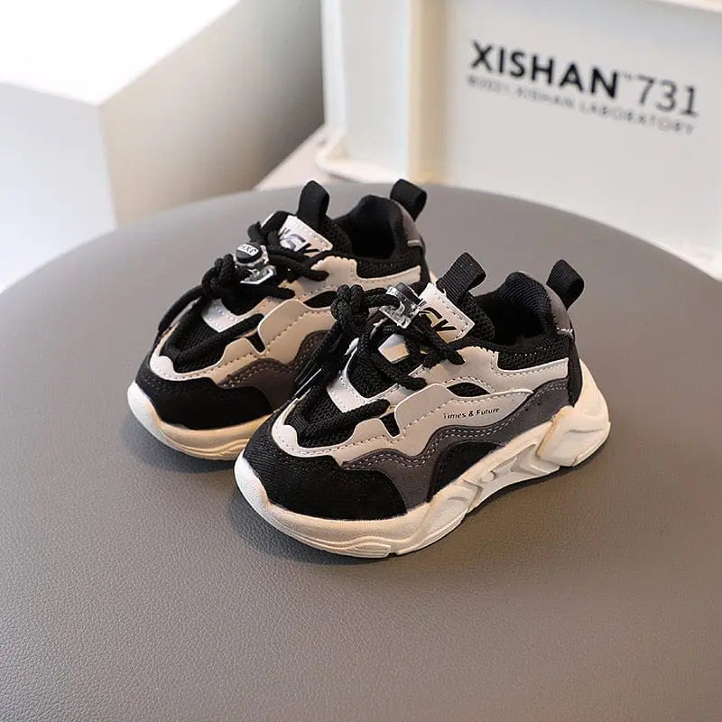 Kids breathable air mesh running shoes, unisex sports sneakers with lightweight design for boys and girls, casual and comfortable.