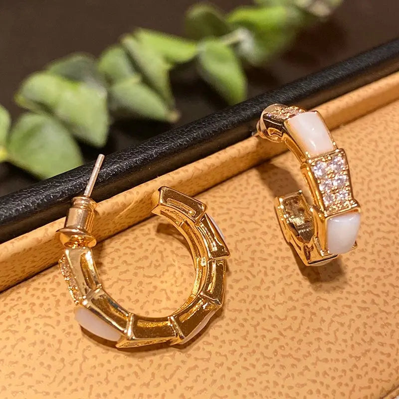 Miss Ju Mother of Pearl Shell Earrings in 925 silver with a chic needle design, stylish jewelry for women.