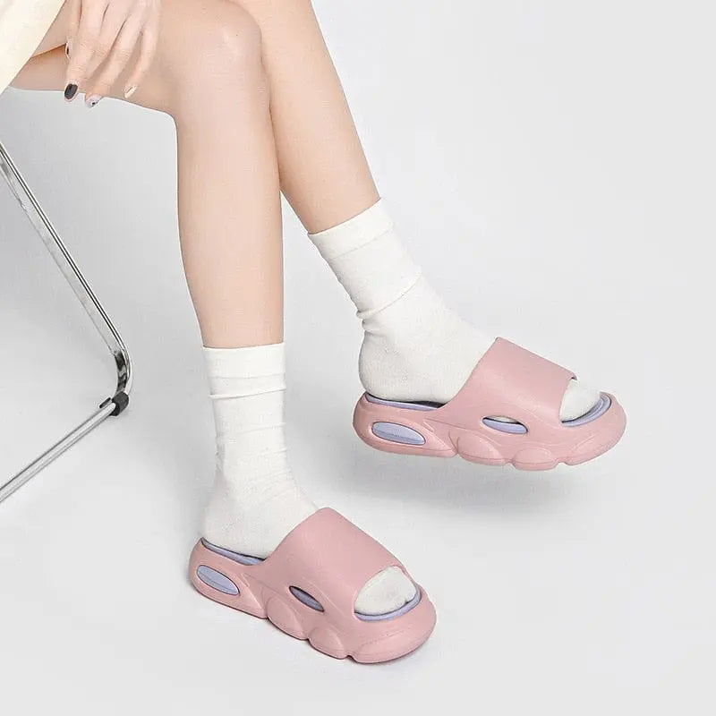 Comwarm platform EVA slippers for men and women, non-slip indoor and outdoor slides with soft, comfortable design.