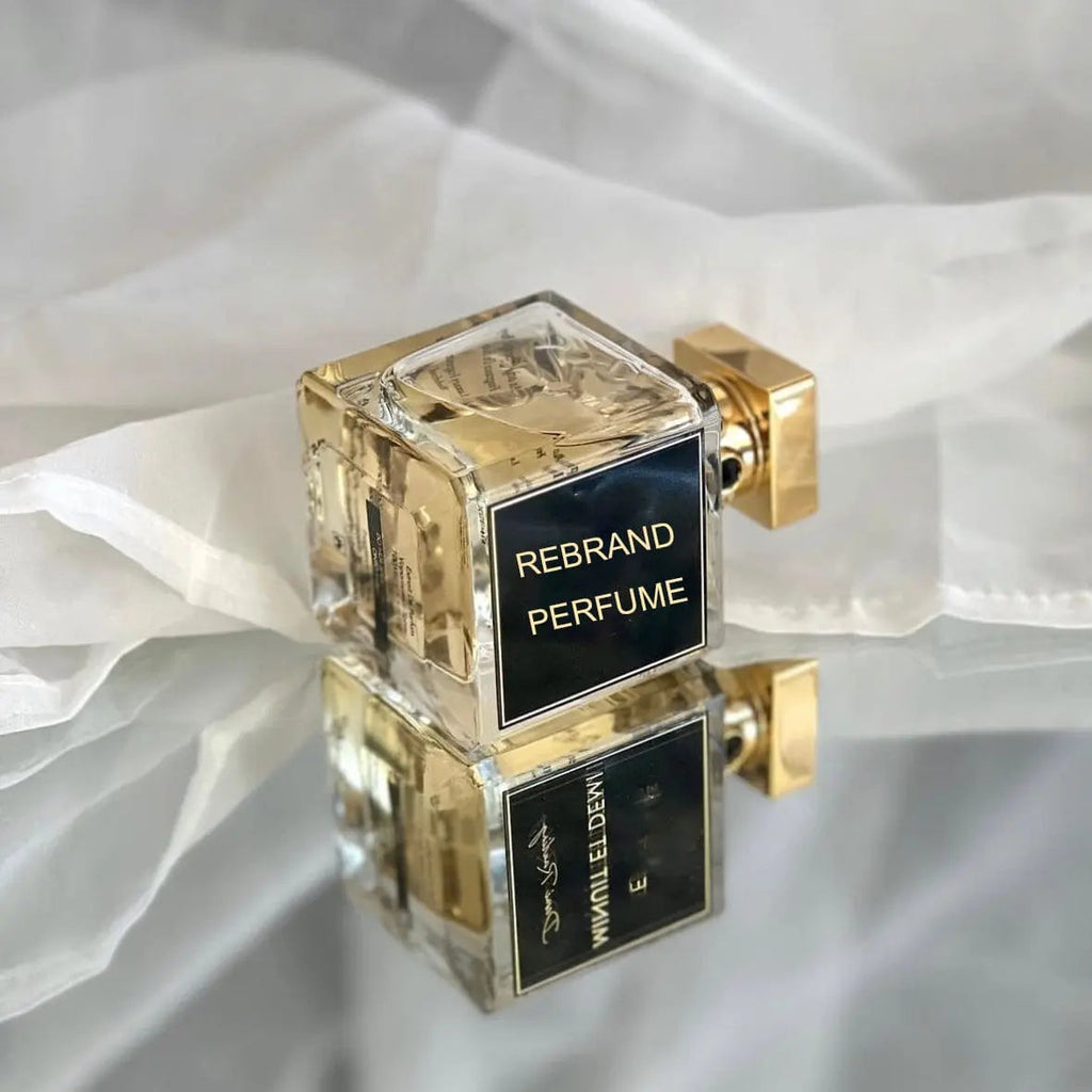 Showlu Arabic Oud perfume oil for men, long-lasting custom cologne with rich oud scent, displayed in a bottle.
