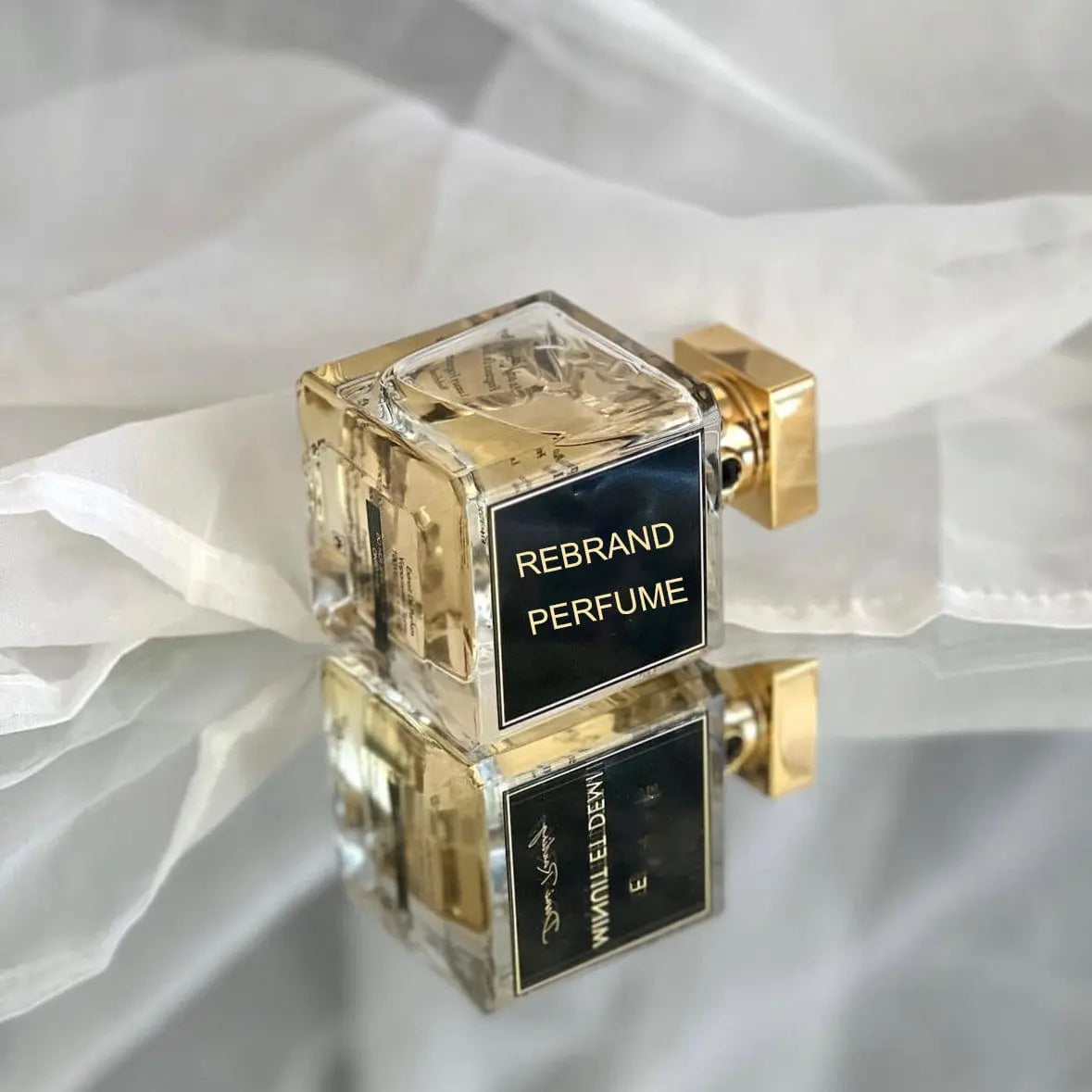Showlu Arabic Oud perfume oil for men, long-lasting custom cologne with rich oud scent, displayed in a bottle.