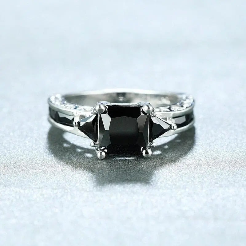 Showlu Fashion silver wedding ring for women with elegant princess cut black zircon stones and inlaid design.