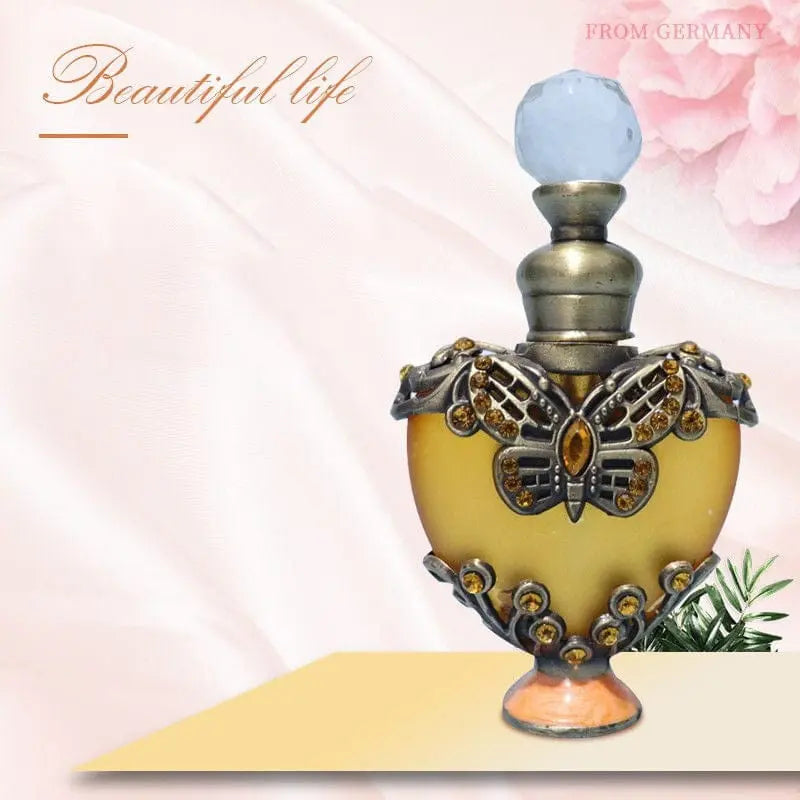 Showlu Dubai Essence perfume bottle with 15ml of long-lasting, fresh, elegant fragrance in a sleek design