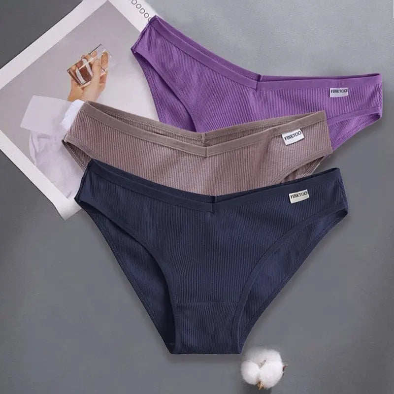 Set of three FINETOO women's cotton lace low-rise panties, sexy briefs in assorted colors, comfortable and breathable lingerie.