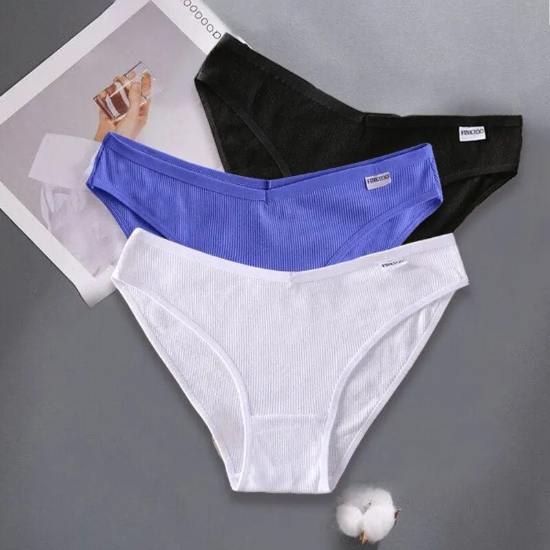 Set of three FINETOO women's cotton lace low-rise panties in assorted colors, comfortable and sexy briefs for women.