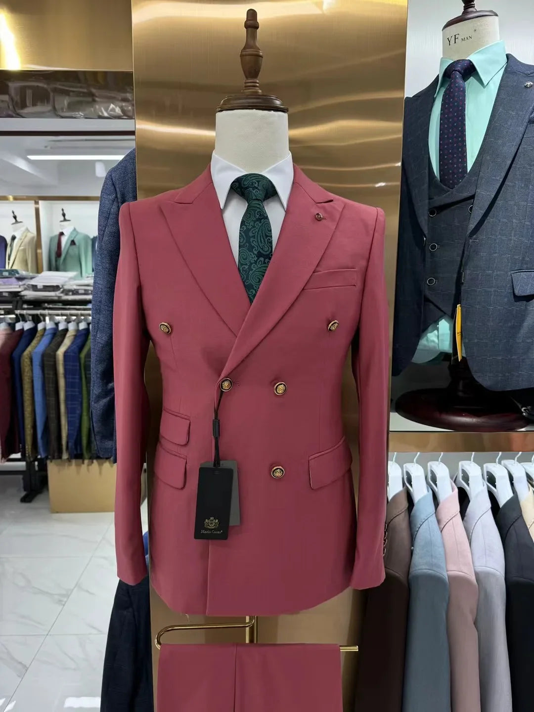 Men's Keerman double-breasted slim fit cotton business suit, tailored, stylish, with matching jacket and trousers.