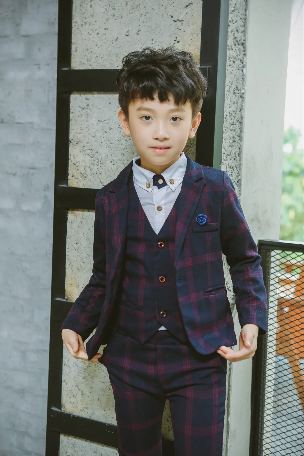 Luoobeibei boys 4-piece formal plaid wedding suit with blazer and pants, stylish and perfect for special occasions.
