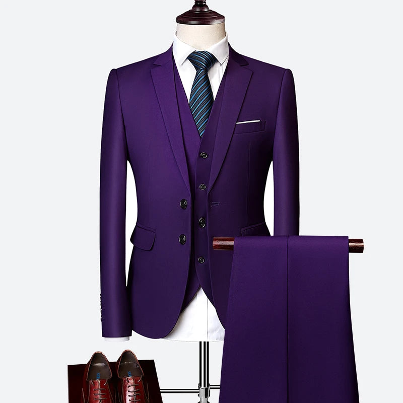 Elegant men's wedding suit by Showlu Fashion, featuring a classic three-piece formal tuxedo for grooms and business occasions.