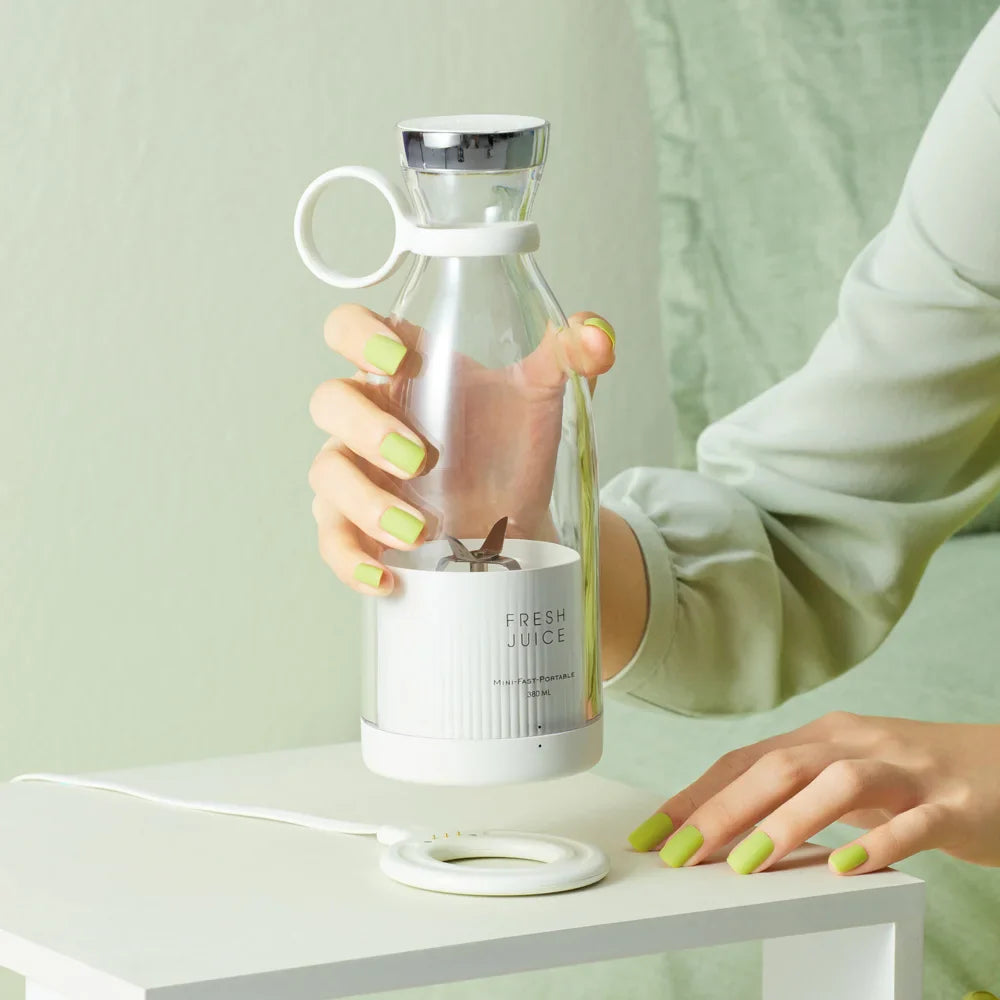 Portable Zoeydam electric juicer and USB mini blender for shakes, 350ml capacity, compact design, perfect for on-the-go smoothies.