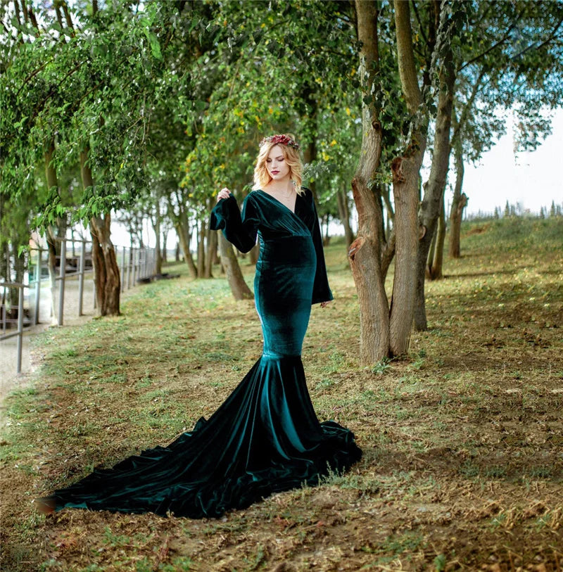 Lace maternity gown maxi dress for pregnant women, long sleeve maternity dress, suitable for pregnancy photoshoots and special occasions.