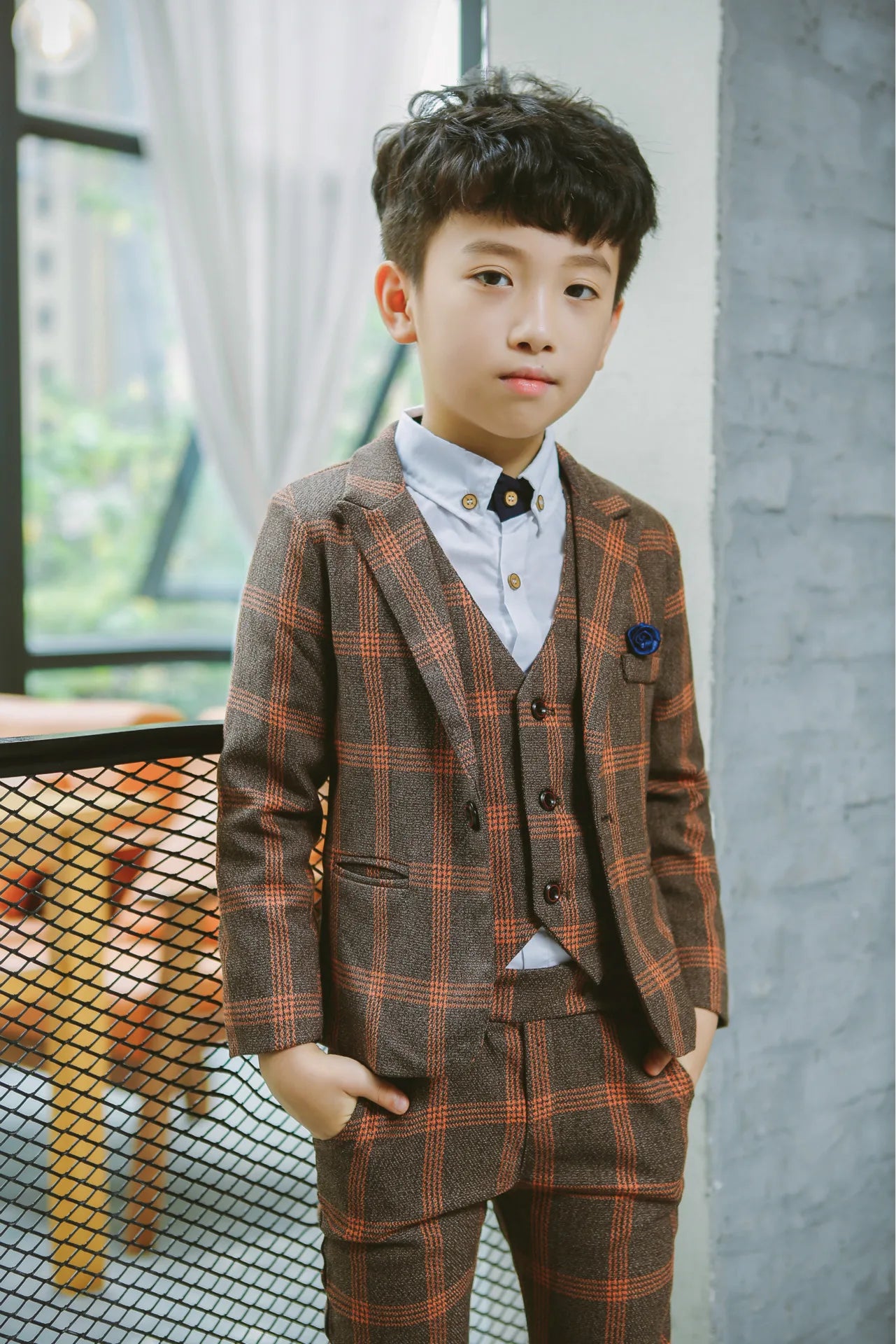 Luoobeibei boys 4-piece plaid wedding suit set including blazer and pants, formal attire for boys, stylish and elegant design.