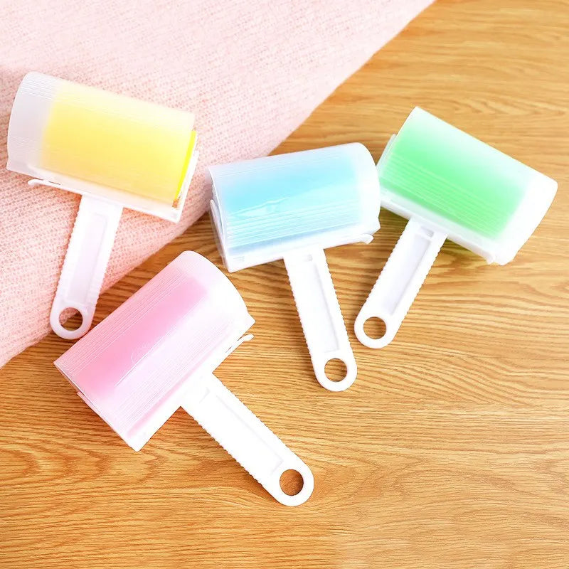 Showlu Smart General Pet Hair Roller Pro with replaceable adhesive sheets for quick pet hair removal on furniture and clothing.
