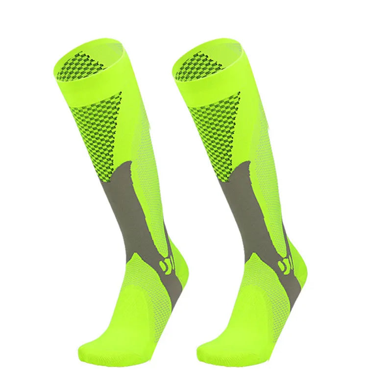 Black compression socks for men and women, designed for running and football, providing anti-fatigue and pain relief with 20-30 mmHg.