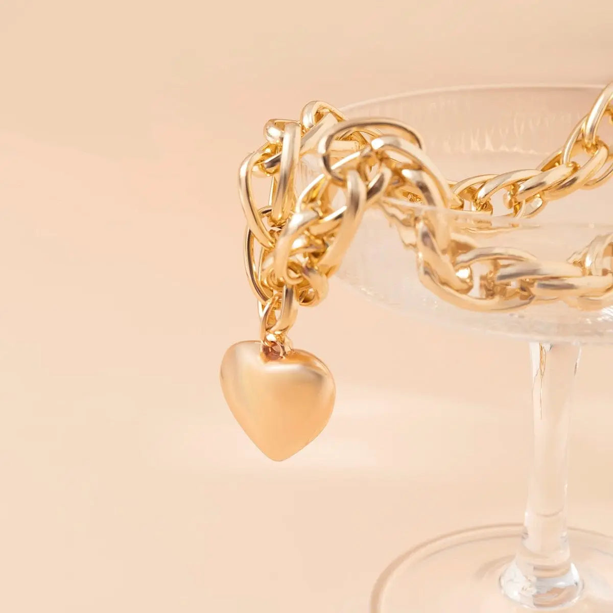 Ingemark punk big heart pendant necklace with a chunky heavy chain, statement jewelry for women and men.
