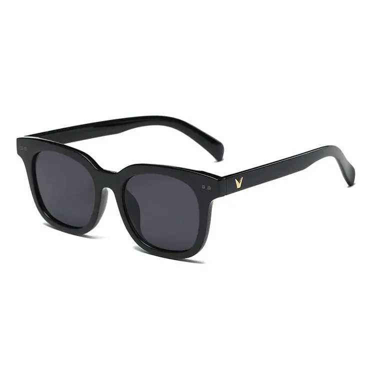 Yellow retro polarized sunglasses with square design, UV400 protection, myopia-friendly, stylish Japanese street fashion eyewear.