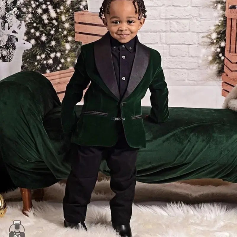 Showlu Fashion Boys green velvet blazer and pants suit, perfect for kids’ wedding, party, or special occasion.