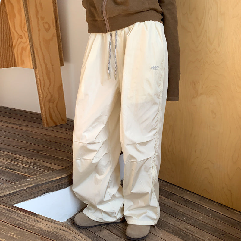 Women's quick-drying loose side zipper leg pants by SHOWLU FASHION, shown in black with relaxed fit and side zipper details.