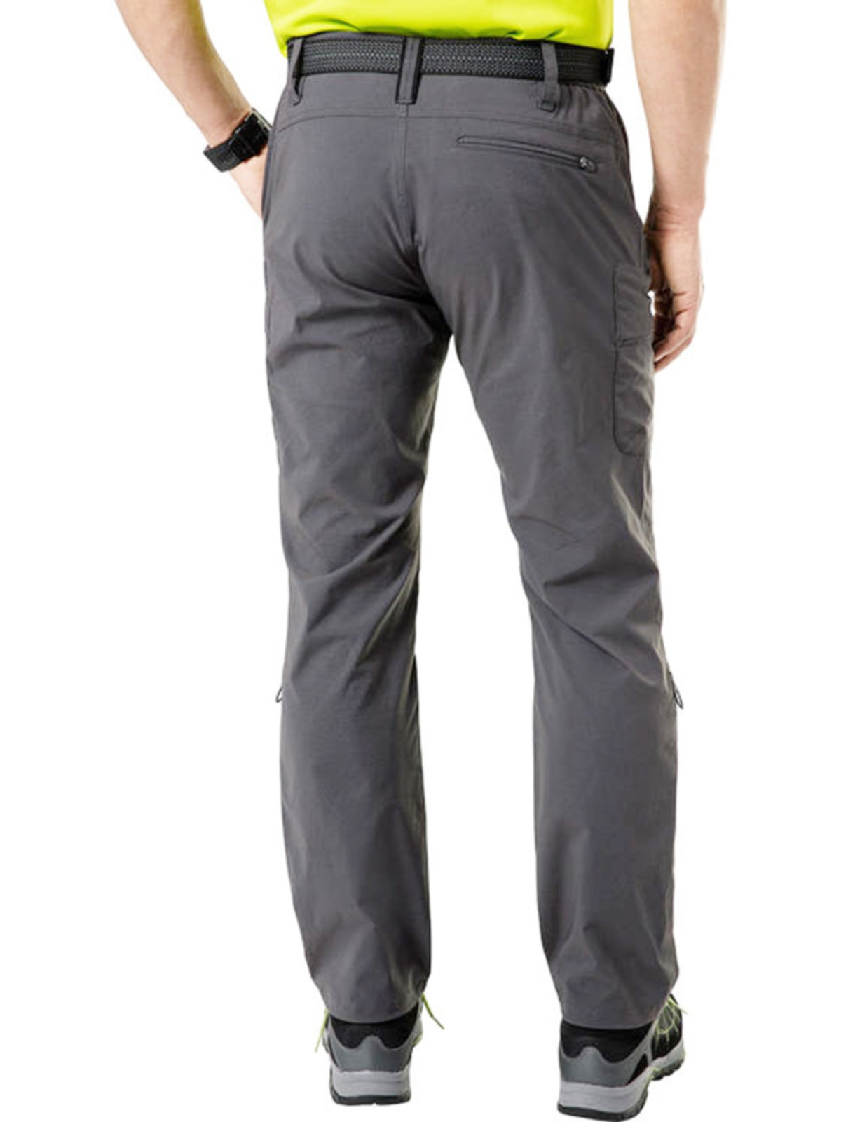 Men's Yi Xing Wanjia extra large outdoor nylon pants with multiple pockets, designed for rugged outdoor activities.