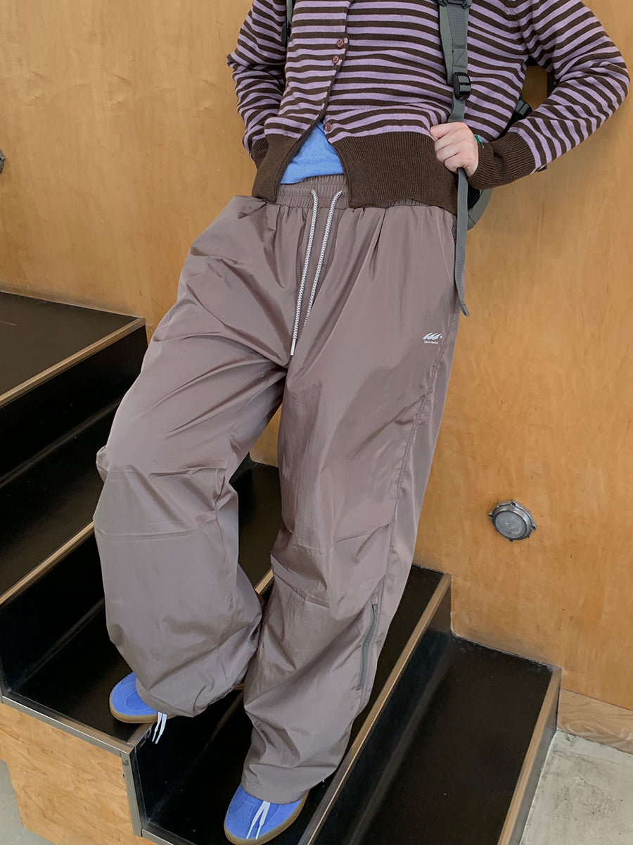 SHOWLU FASHION women's quick-drying loose side zipper leg pants, showing the lightweight fabric and relaxed fit design.