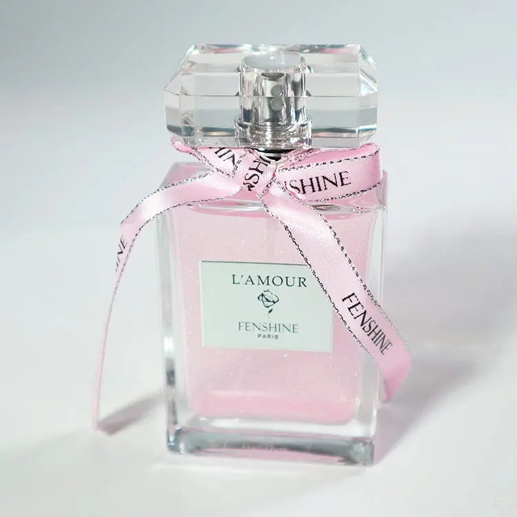 Showlu long-lasting women's perfume bottle with elegant design, high-quality private label fragrance, and luxurious packaging.