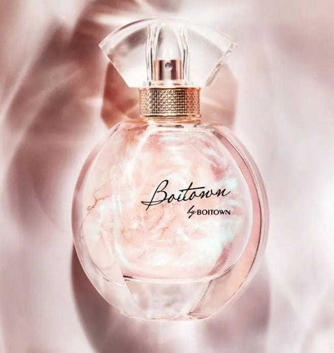 Showlu long-lasting men's perfume bottle, professional designer fragrance with elegant packaging, promoting a sophisticated scent experience.