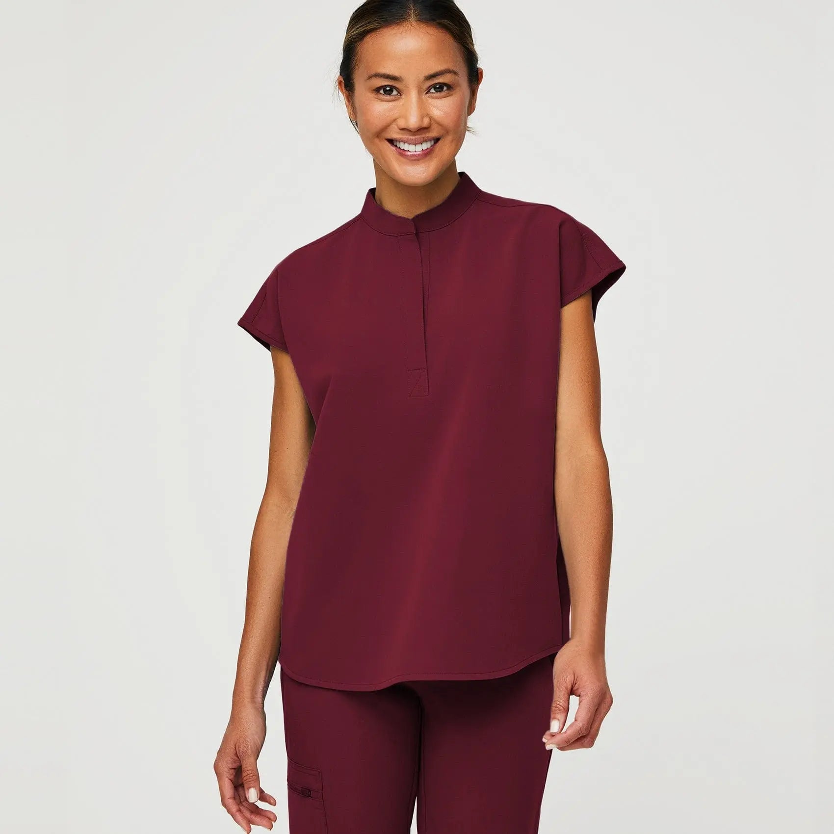 Showlu Medical Scrubs set with stretchy, quick-drying spandex fabric, featuring anti-wrinkle jogger style for nurses and medical professionals.