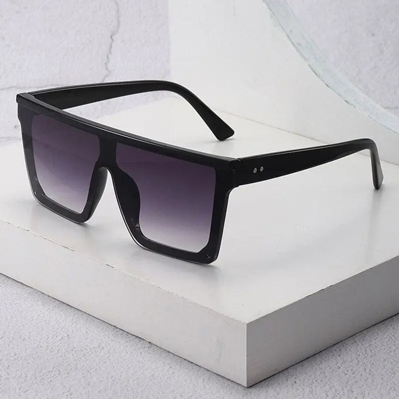 Showlu Retro big square sunglasses for women with black frames and gradient UV400 lenses, stylish and modern design.