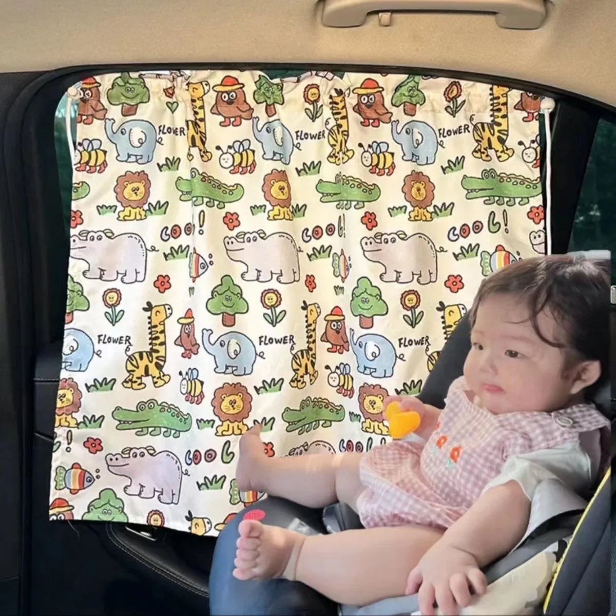 Showlu Smart General baby car window shade attached to car window, providing sun protection for infants during travel