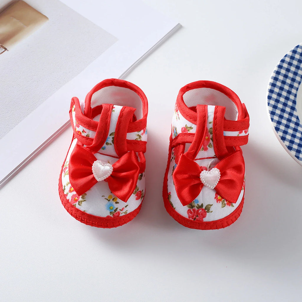 Showlu baby girls soft sole flat shoes with flower print, toddler shoes for ages 0-12 months, pink and white design.