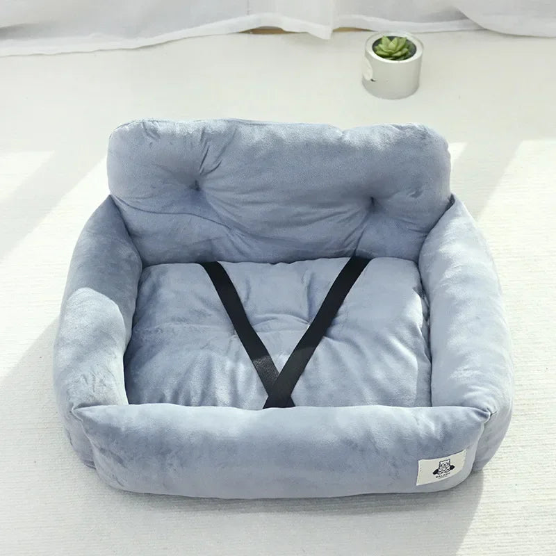 Showlu 2-in-1 dog car seat cover and travel bed in polyester, featuring a hammock design for pet comfort and protection during travel.