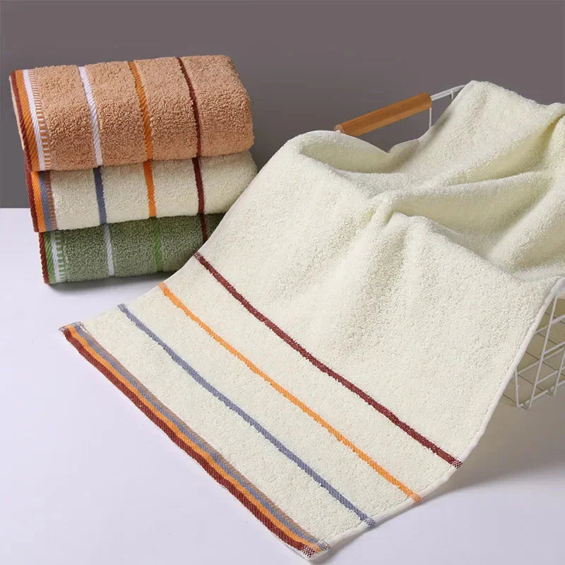 SHOWLU 100% cotton hand towel with thick, solid face design for bathroom use, showcasing soft, absorbent fabric and neat stitching.