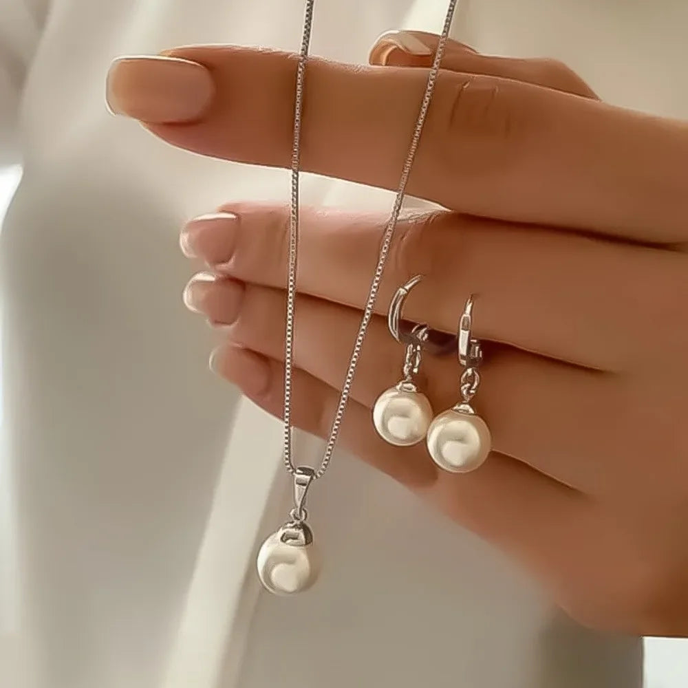 Showlu Fashion vintage imitation pearl necklace and matching earrings jewelry set displayed on a white background.