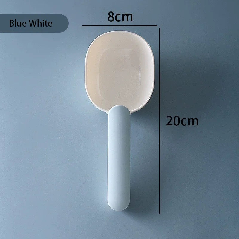 Showlu Smart General pet food scoop with clip, made of durable plastic, featuring a convenient clip for easy sealing and serving.