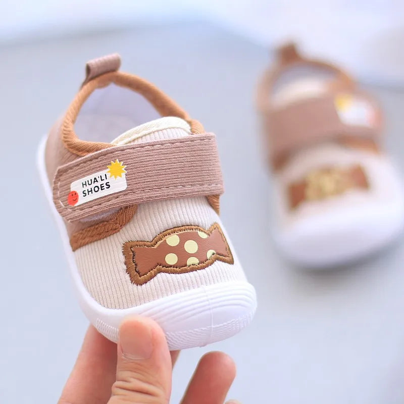 Showlu Fashion baby cartoon squeaky shoes with non-slip canvas soles, designed for first walkers and early childhood adventures.